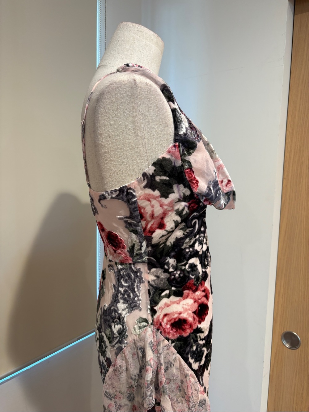 New For Love And Lemons Floral Velvet Burnout Floral Maxi Dress in Pink Sz Small - Picture 10 of 14